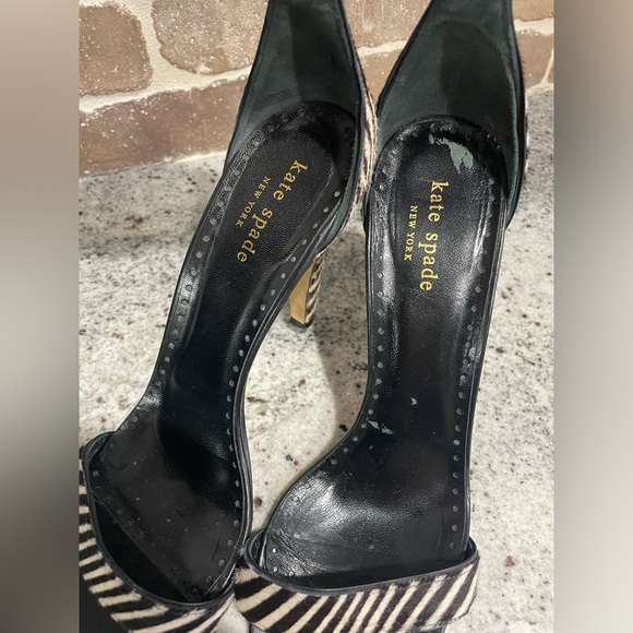 Womens Kate Spade New York Black Cream Zebra Open Toe Heels Shoes Italy size 8.5 - Picture 4 of 7